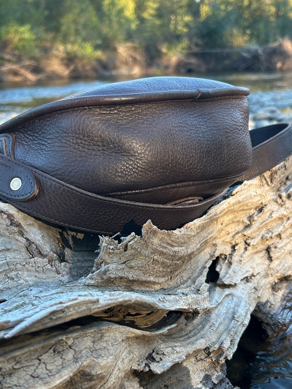 Vintage Dooney & Bourke All-Weather Leather Horseshoe Saddle Bag U115 - Picture 8 of 16